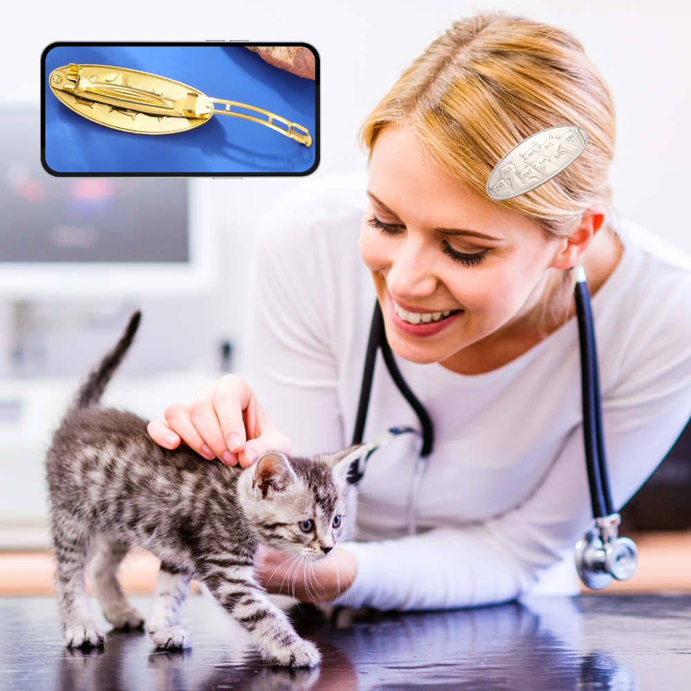 barrette cheveux femme vétérinaire examine bébé chat mignon