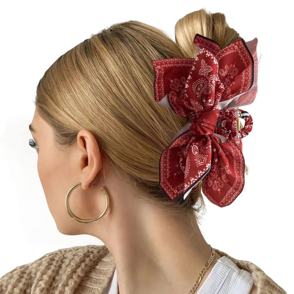 femme porte pince cheveux bandana couleur blanc rouge