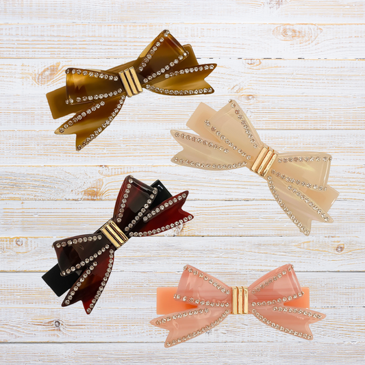 4 barrettes étalées sur table en bois blanc