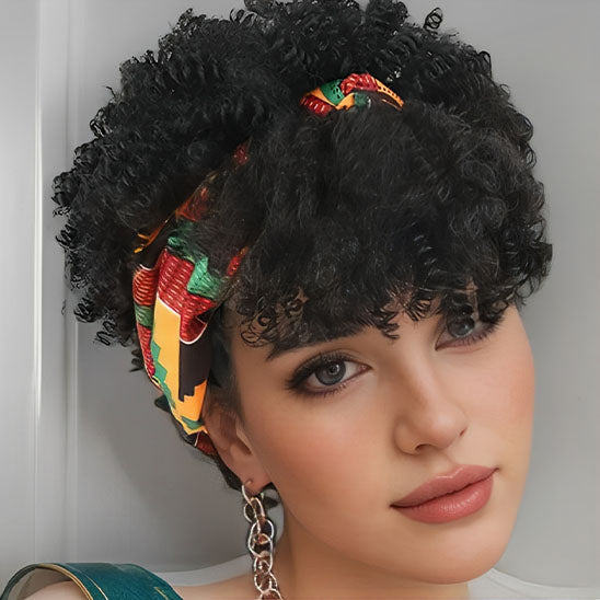 femme blanche porte perruque afro studio photo