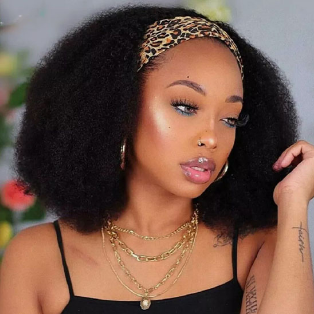 femme noire porte perruque afro couleur naturelle ajoutée bandeau léopard