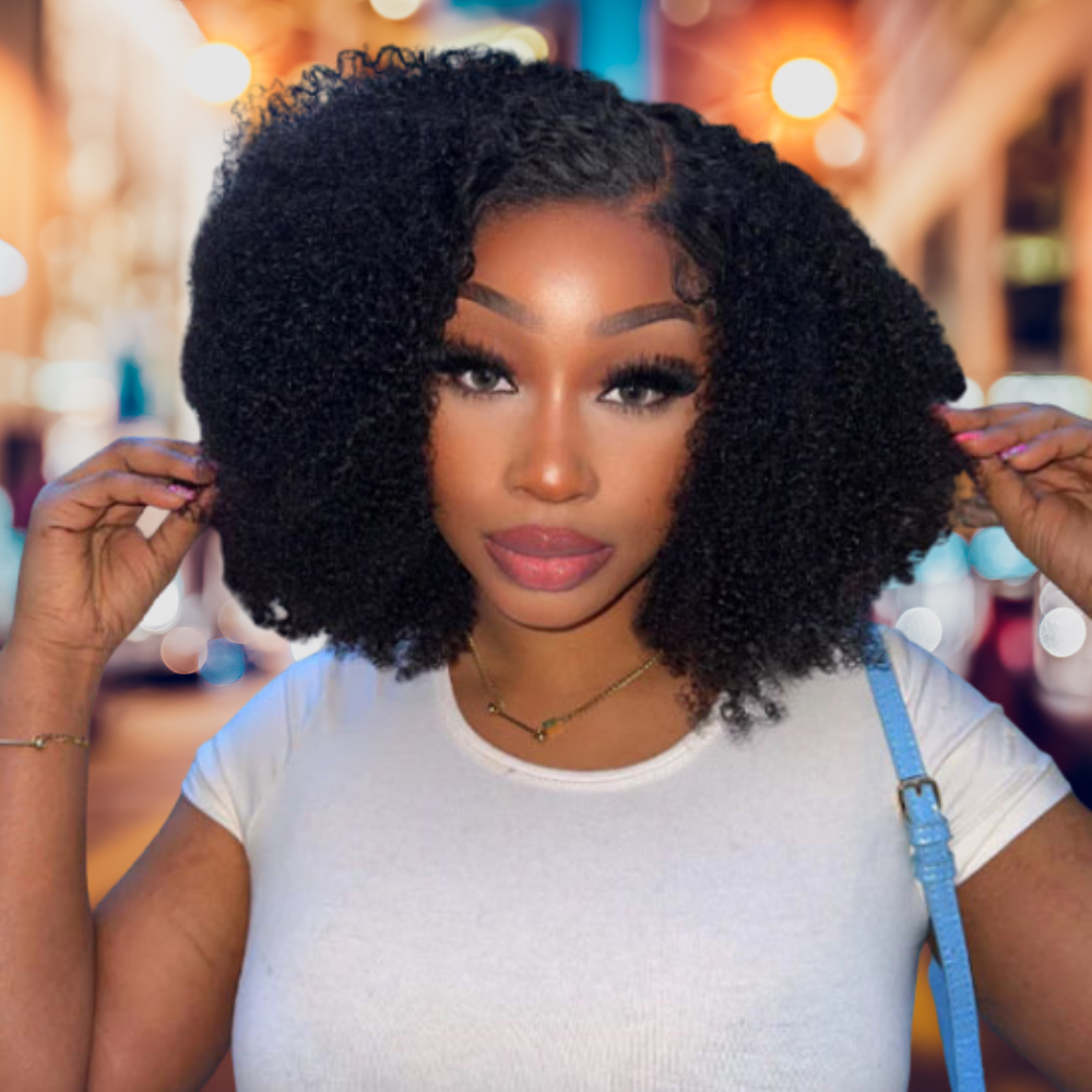 femme noire porte perruque afro naturelle en ville nuit
