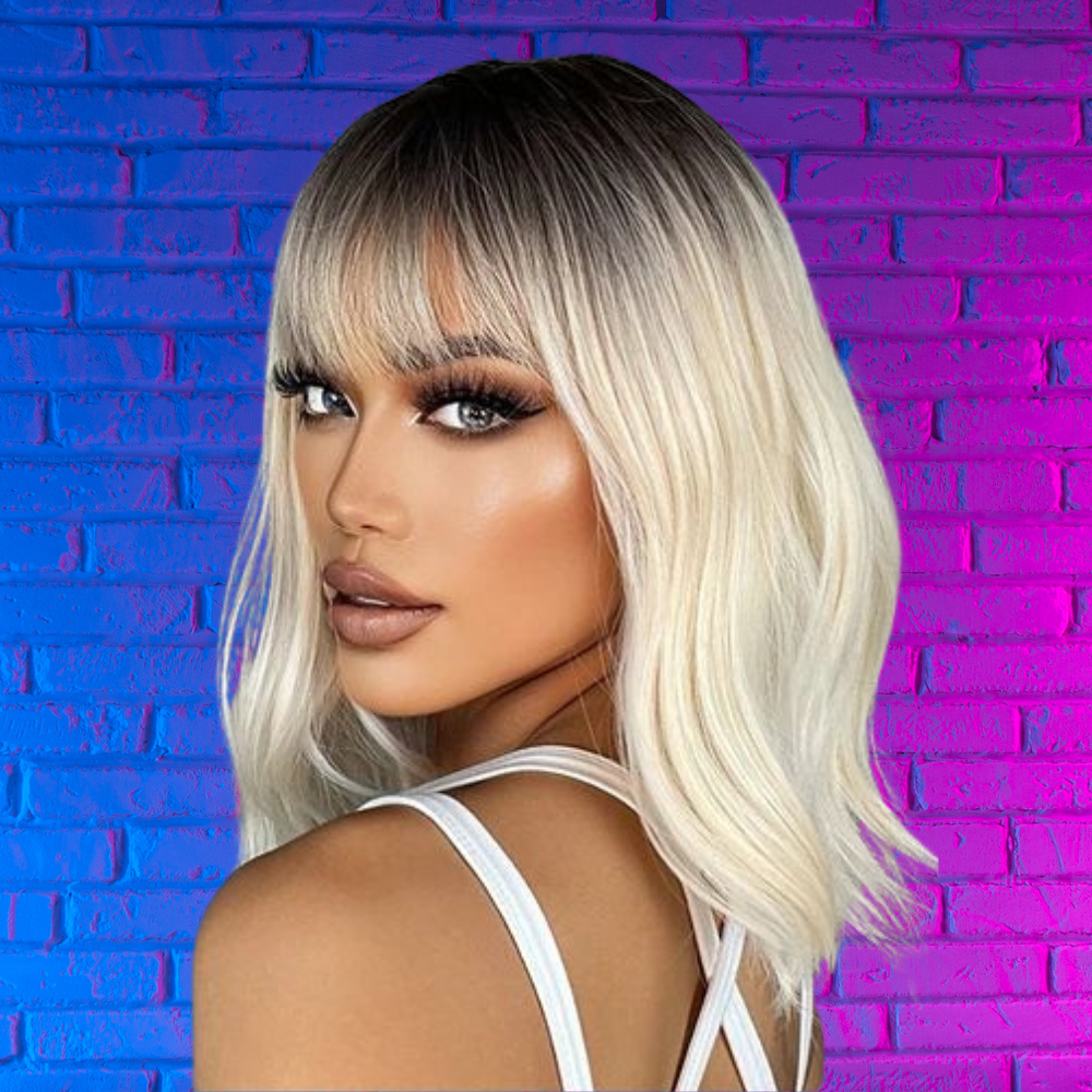 femme porte perruque noir blanc pose pour photographe